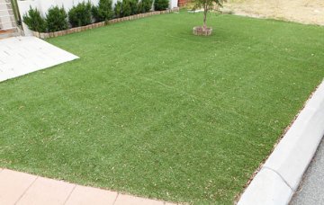 Artificial/synthetic lawn area